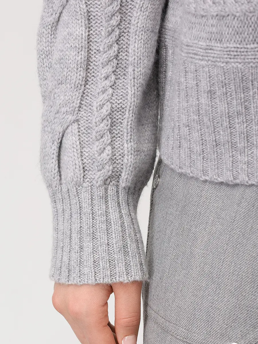 Свитер шерстяной