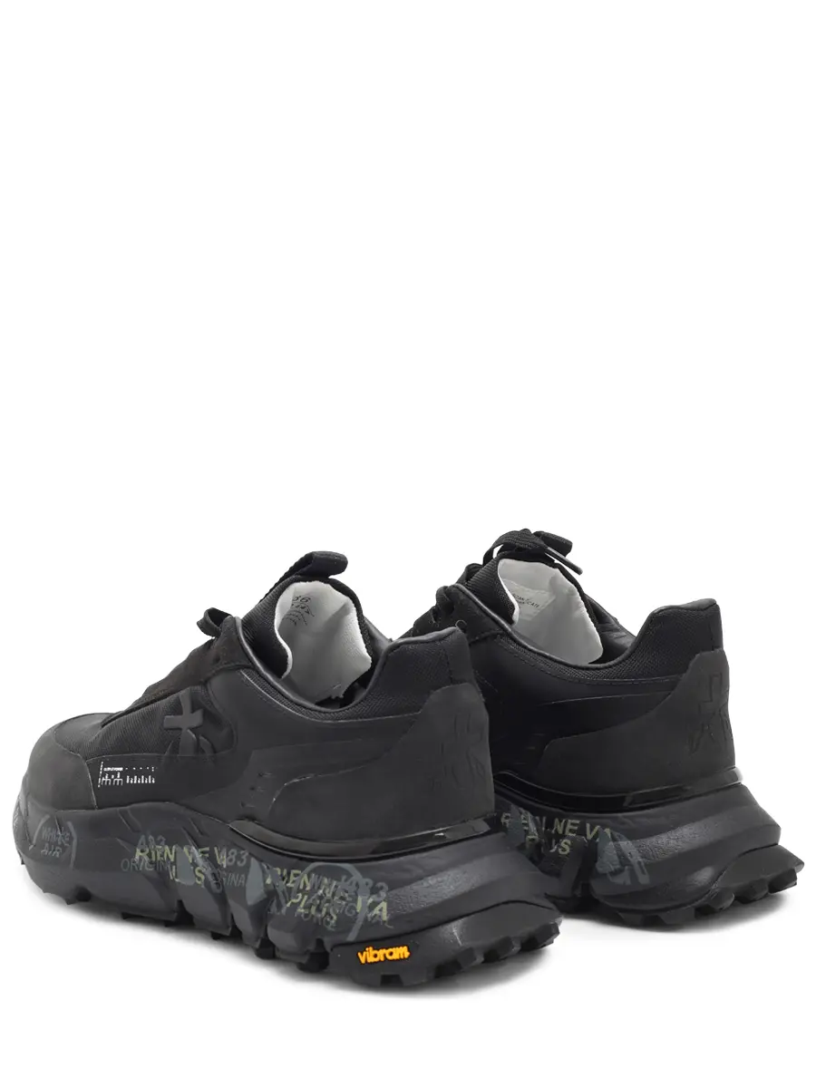 Кроссовки однотонные