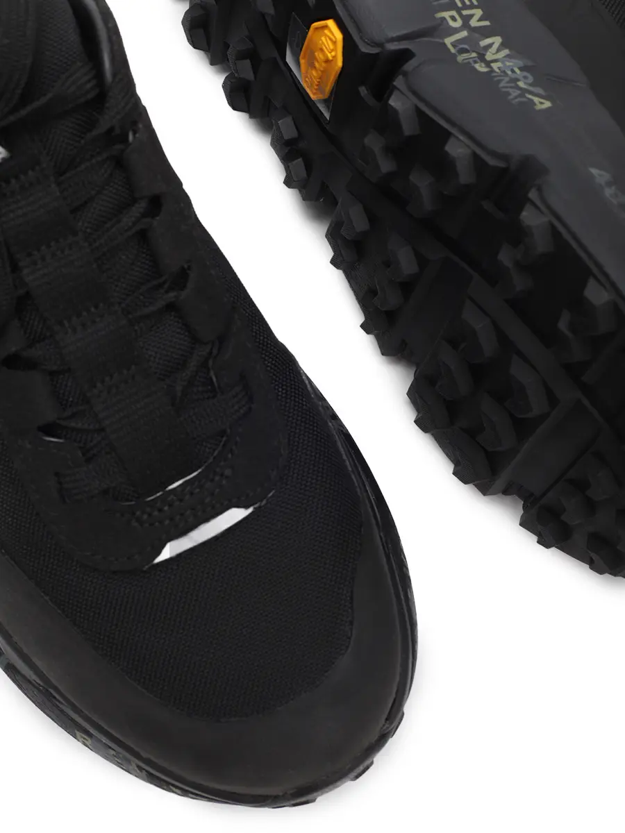 Кроссовки однотонные