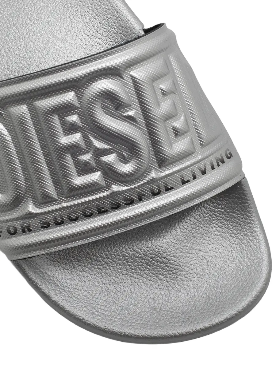 Шлепанцы с логотипом