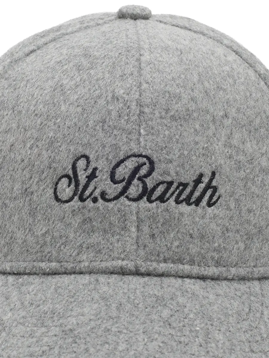 Бейсболка с логотипом