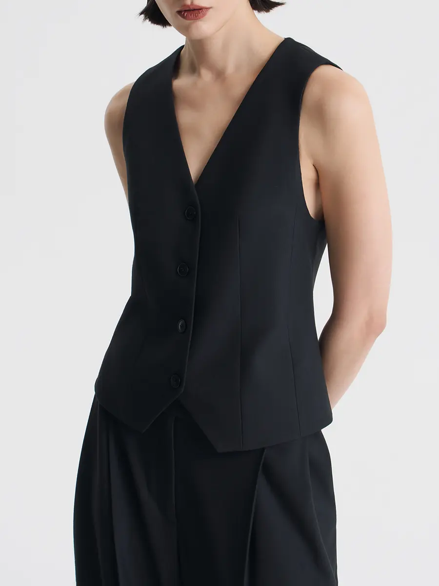 Жилет однотонный