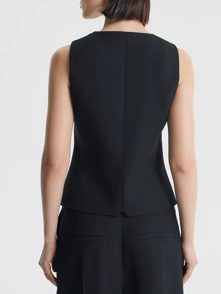 Жилет однотонный