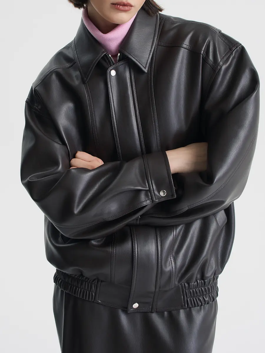 Бомбер из экокожи