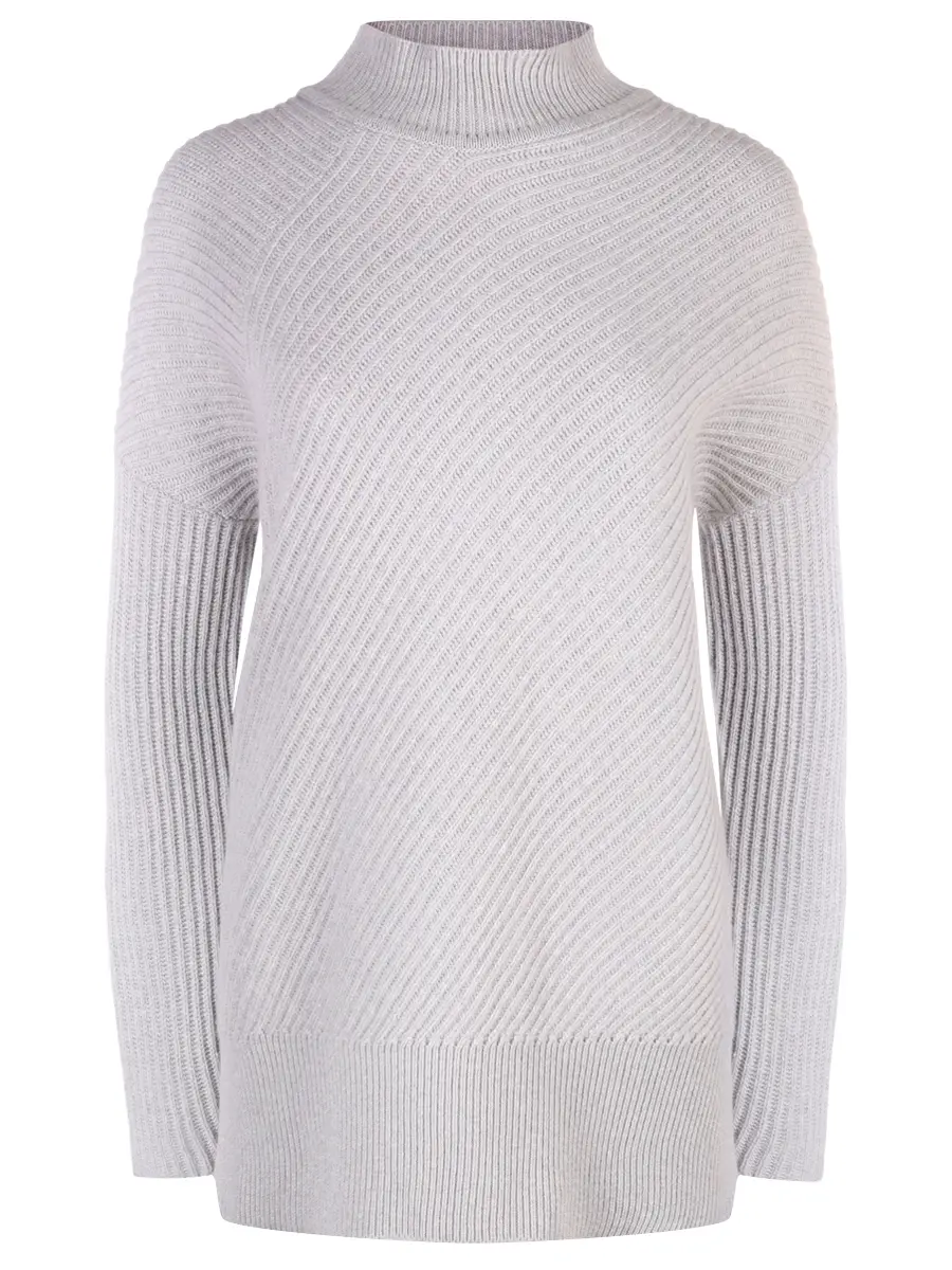 Свитер шерстяной