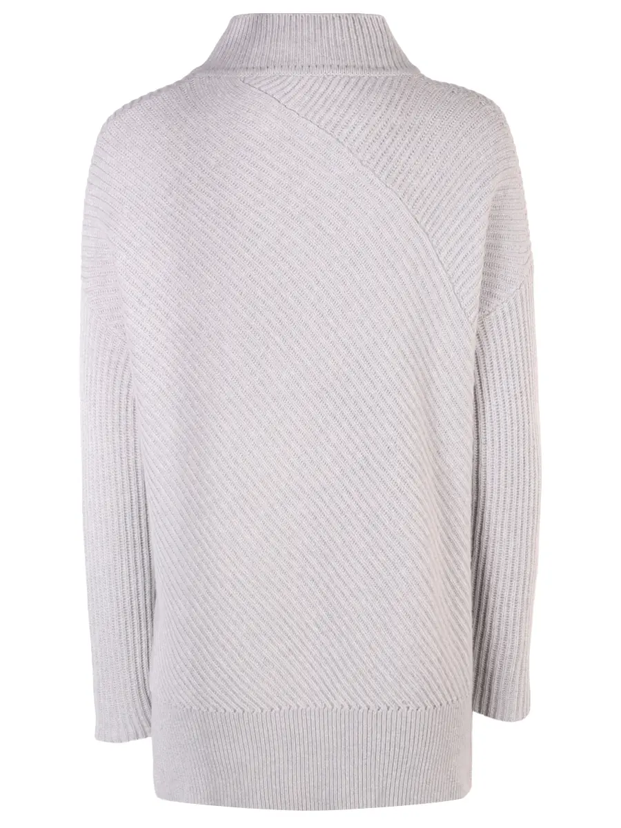 Свитер шерстяной