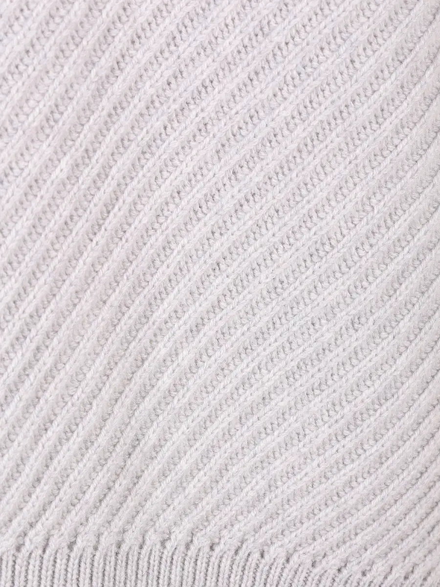 Свитер шерстяной