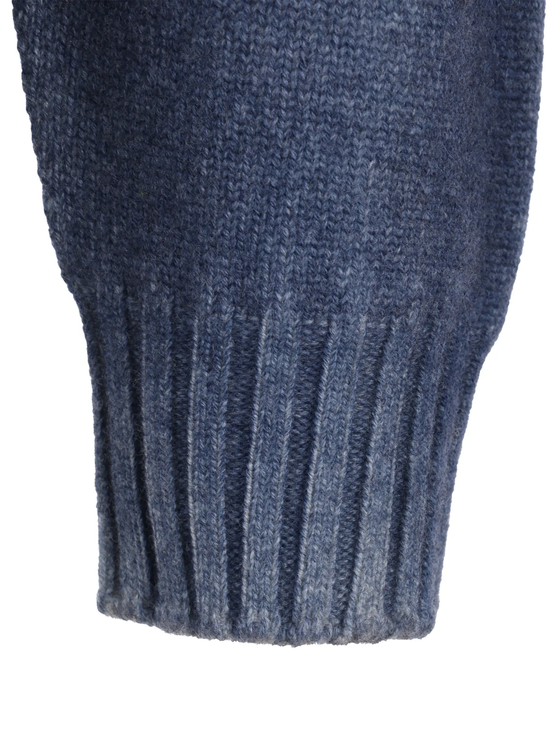 Свитер шерстяной