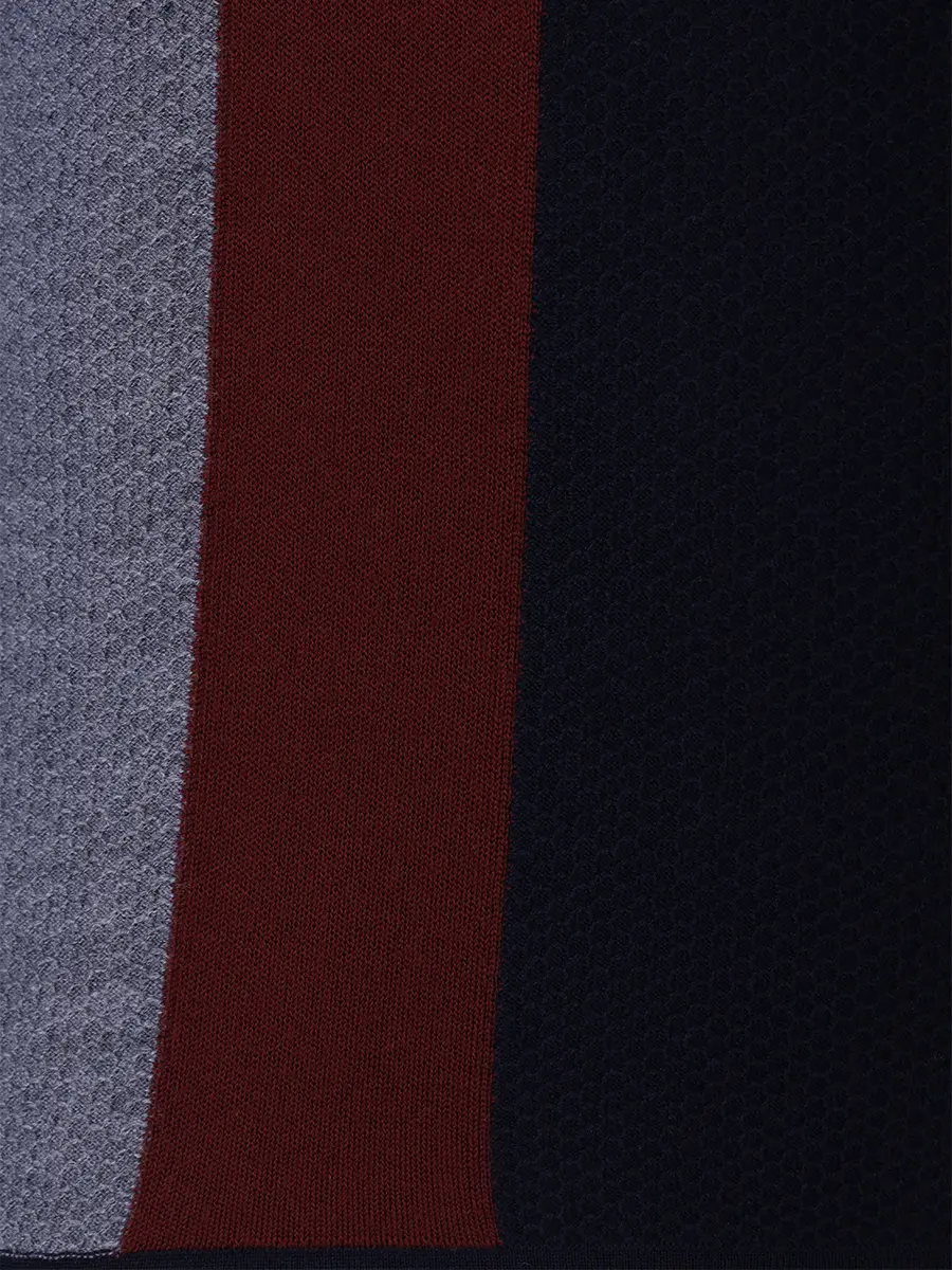 Свитер шерстяной