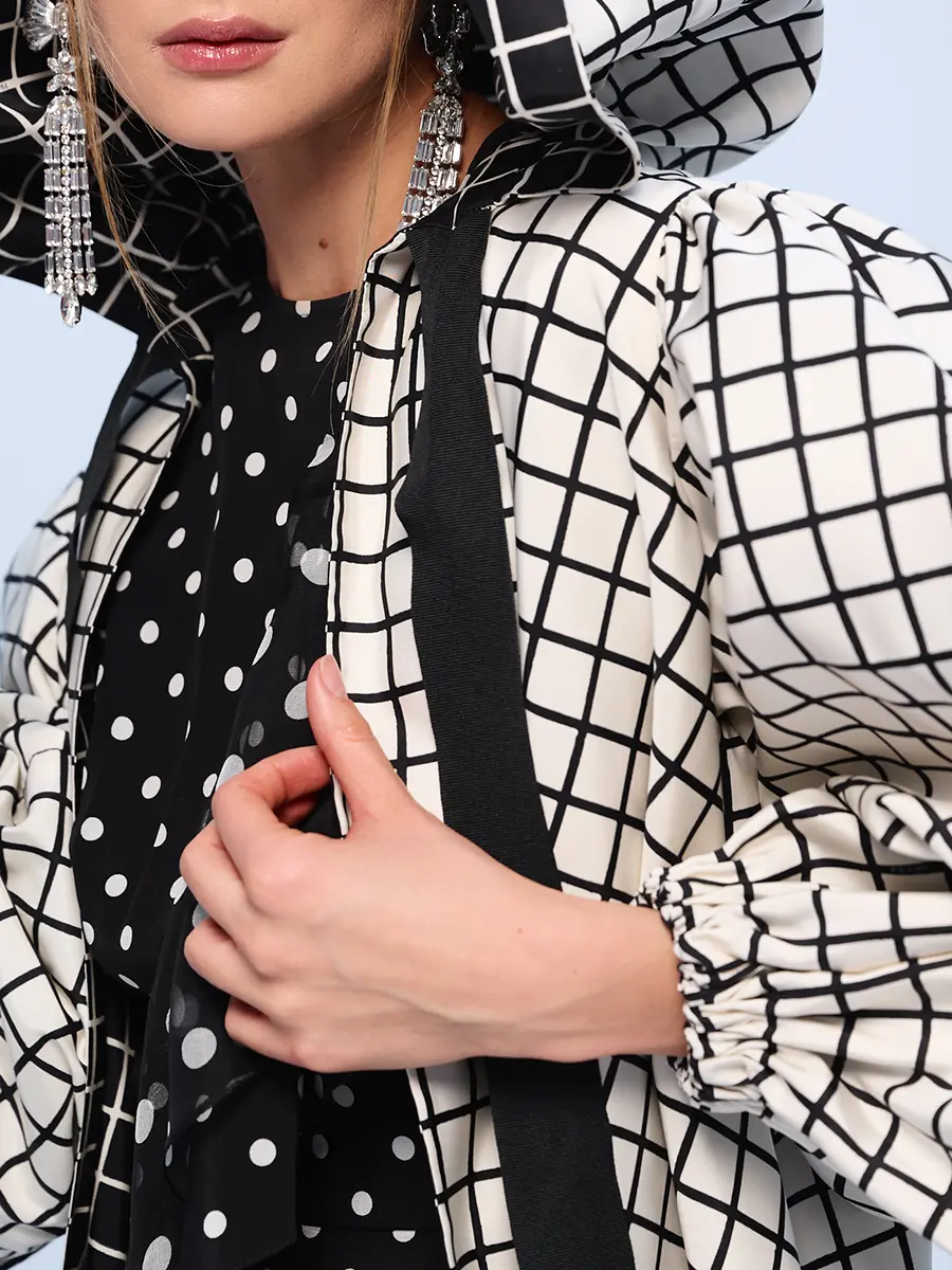 Кейп с бантом и капюшоном