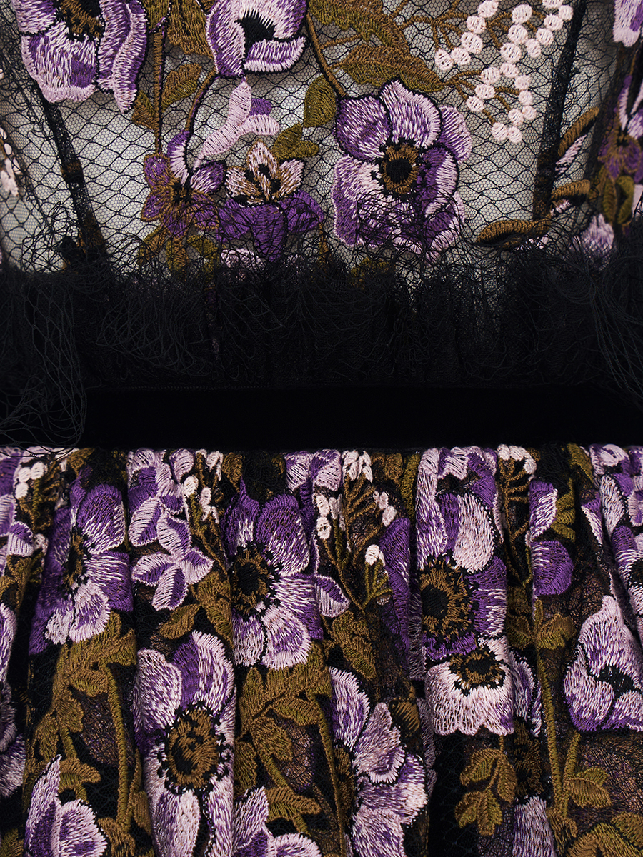 Платье из расшитой сетки