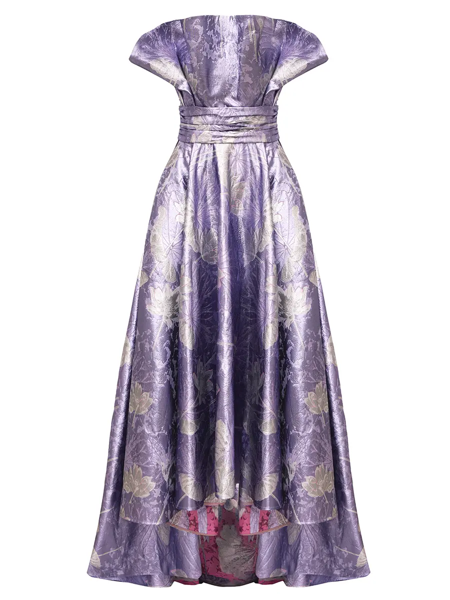 Платье со шлейфом