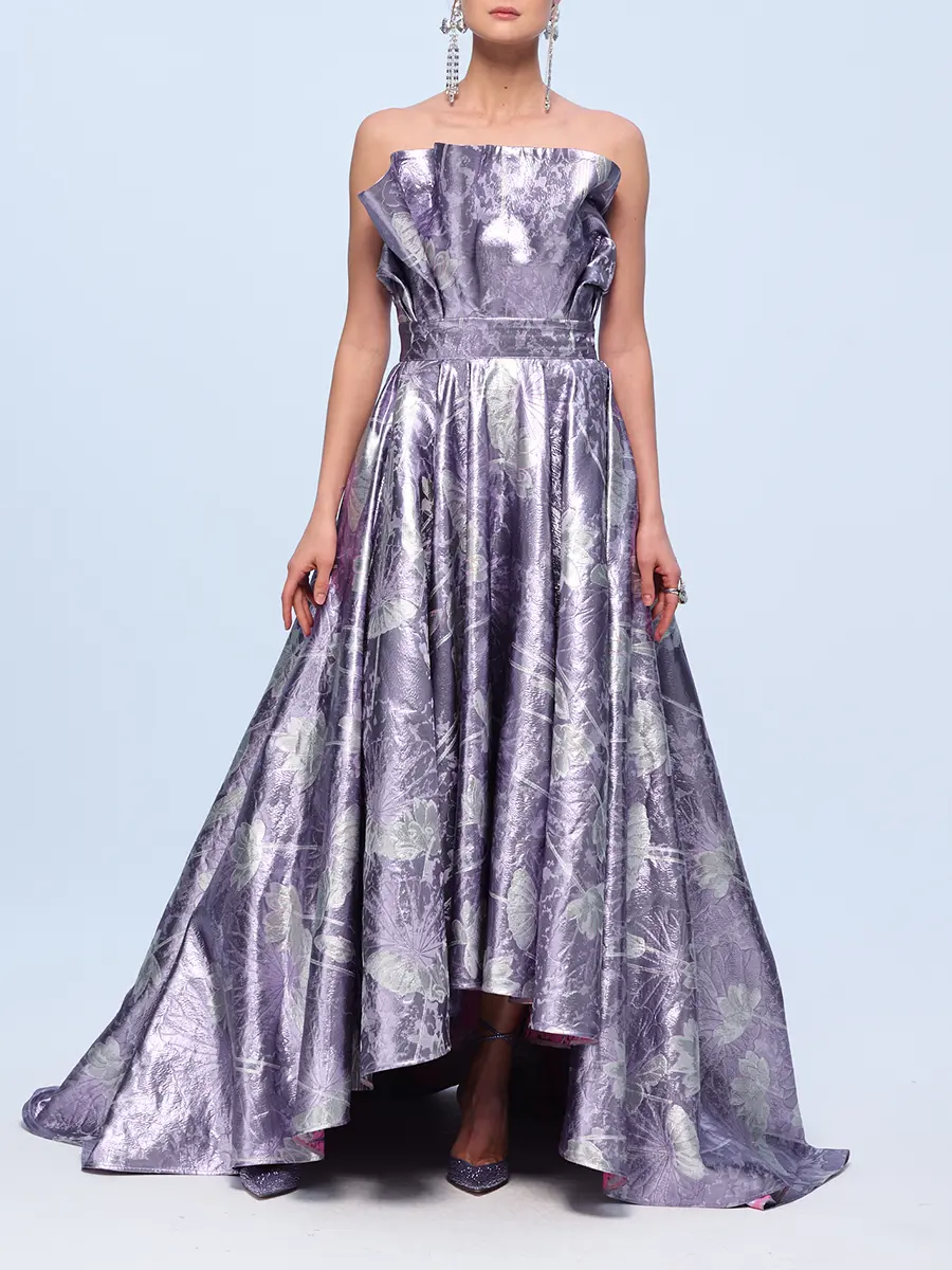 Платье со шлейфом