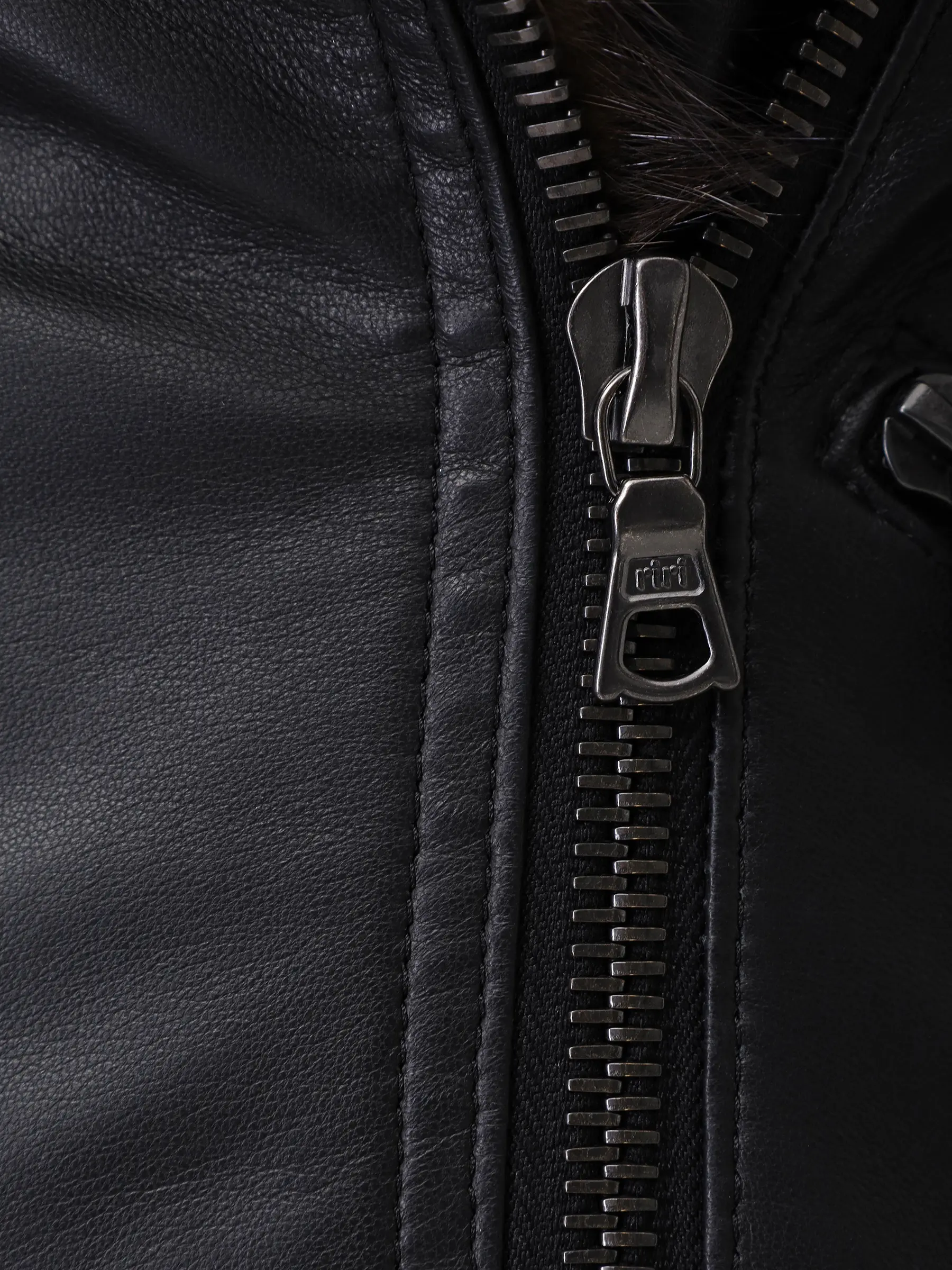 Куртка кожаная с мехом соболя