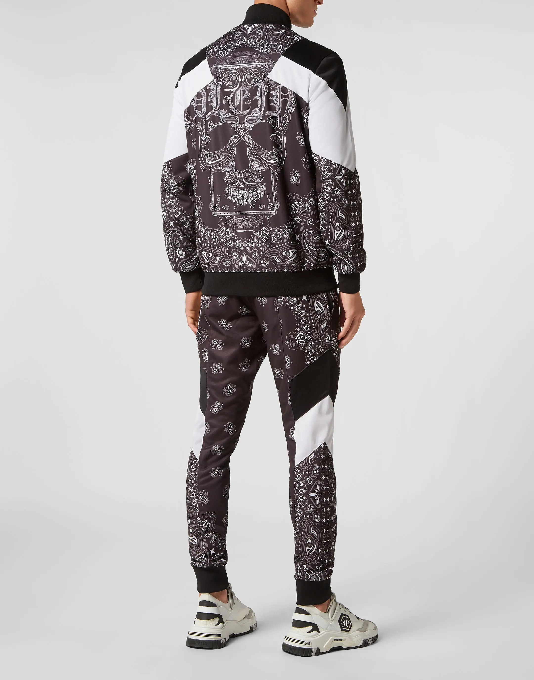 Костюм с принтом