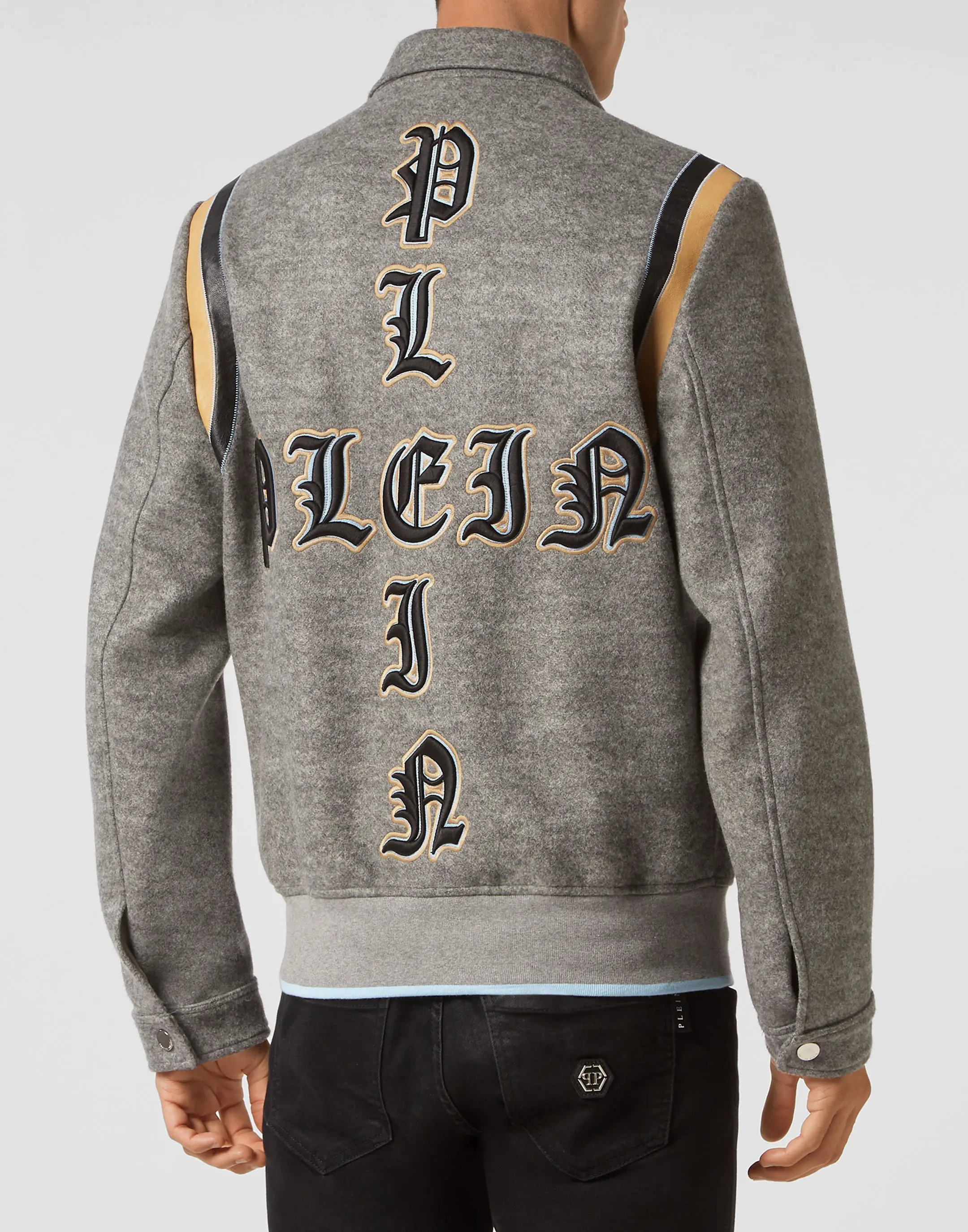 Куртка с логотипом