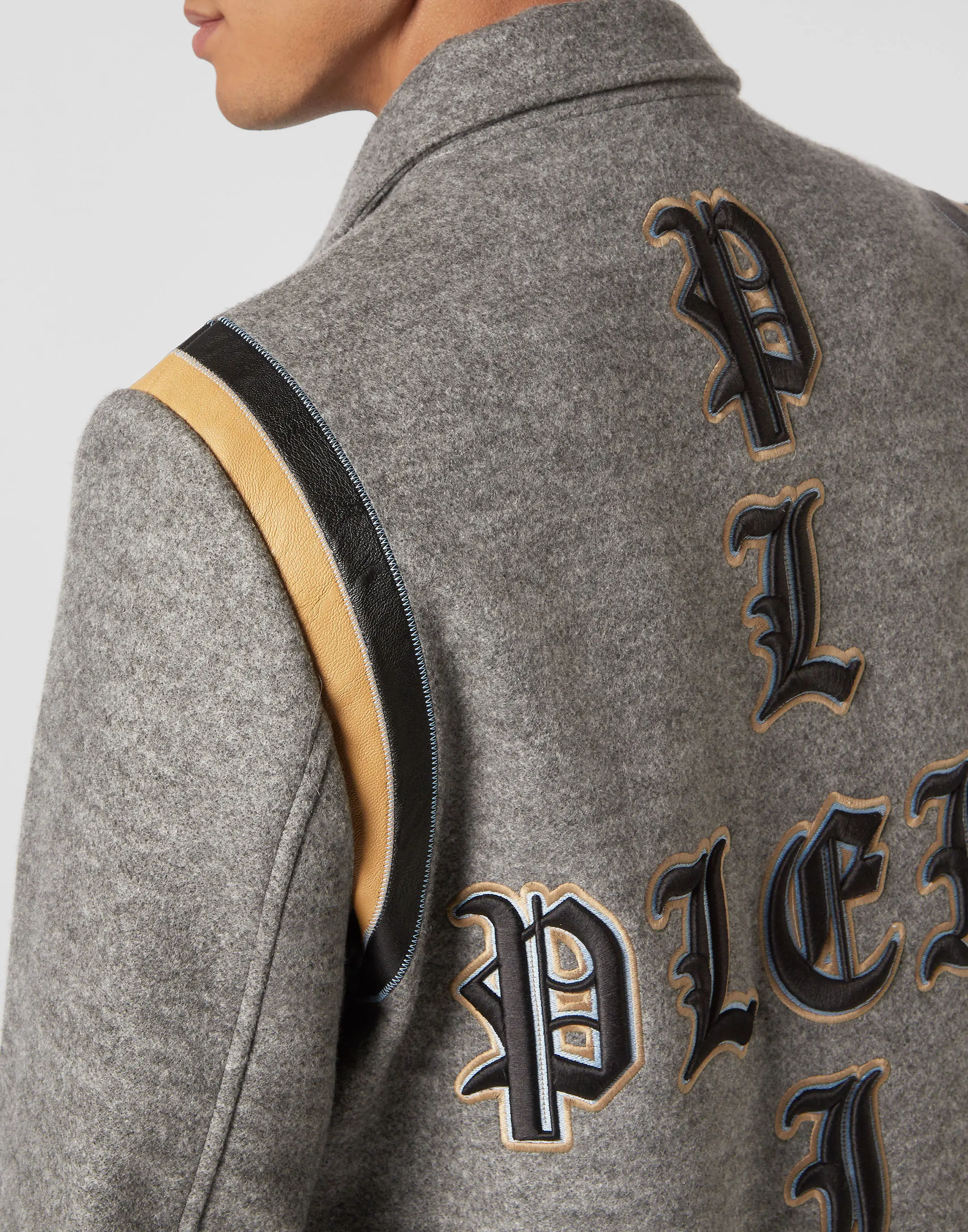 Куртка с логотипом