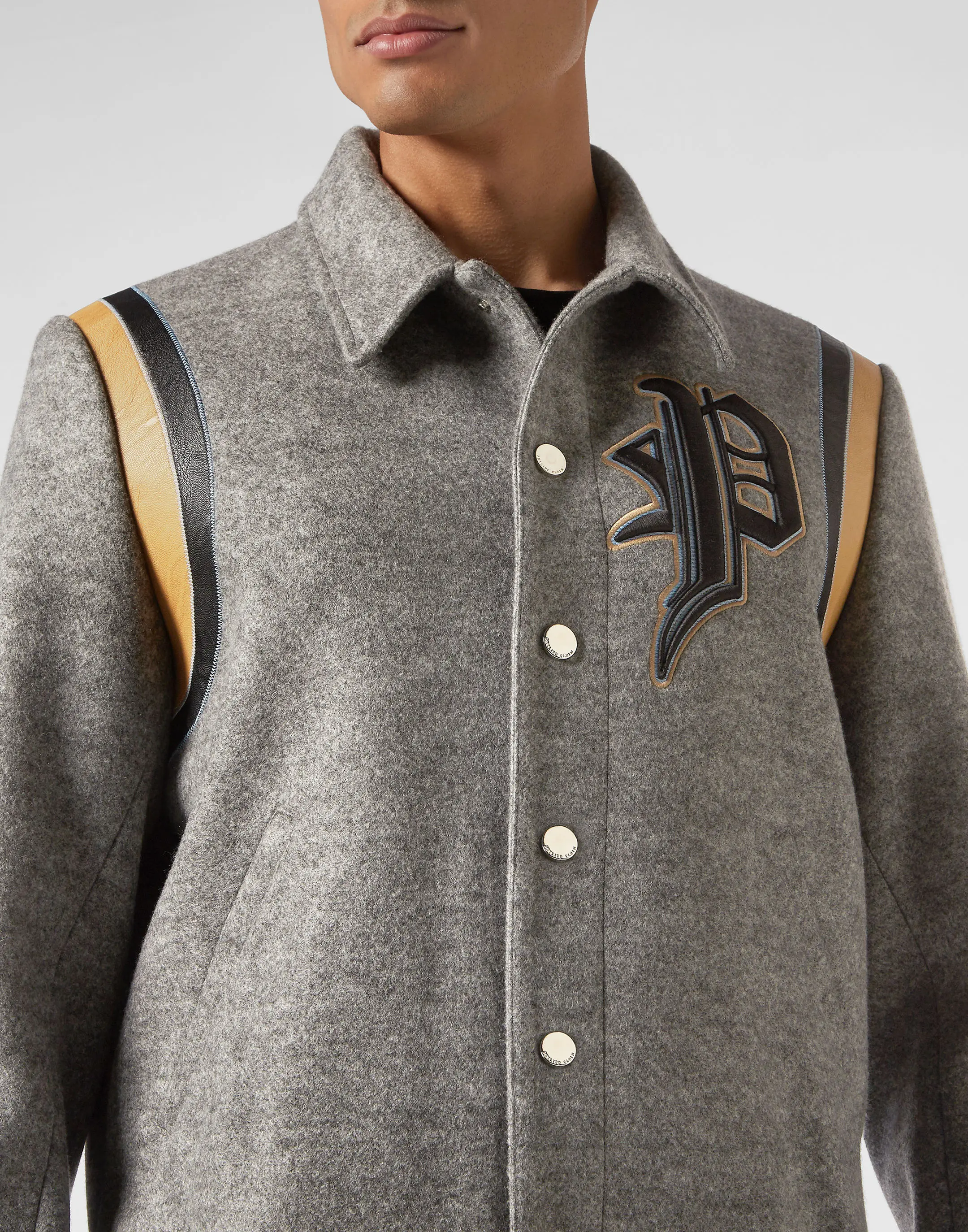 Куртка с логотипом