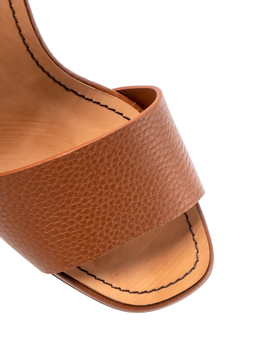 Босоножки кожаные