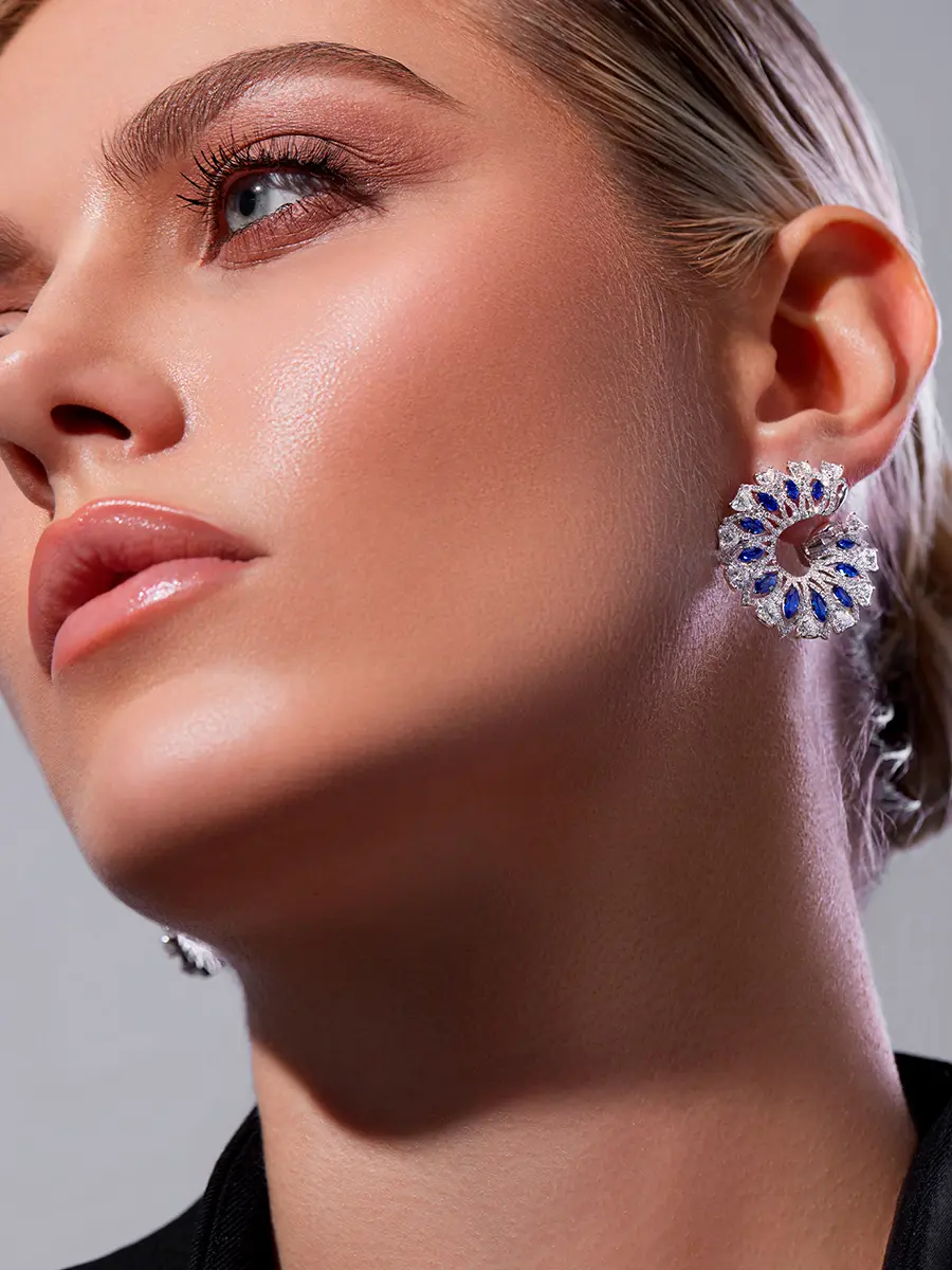 Серьги из белого золота с сапфирами и бриллиантами