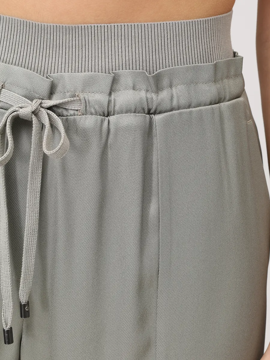 Брюки атласные