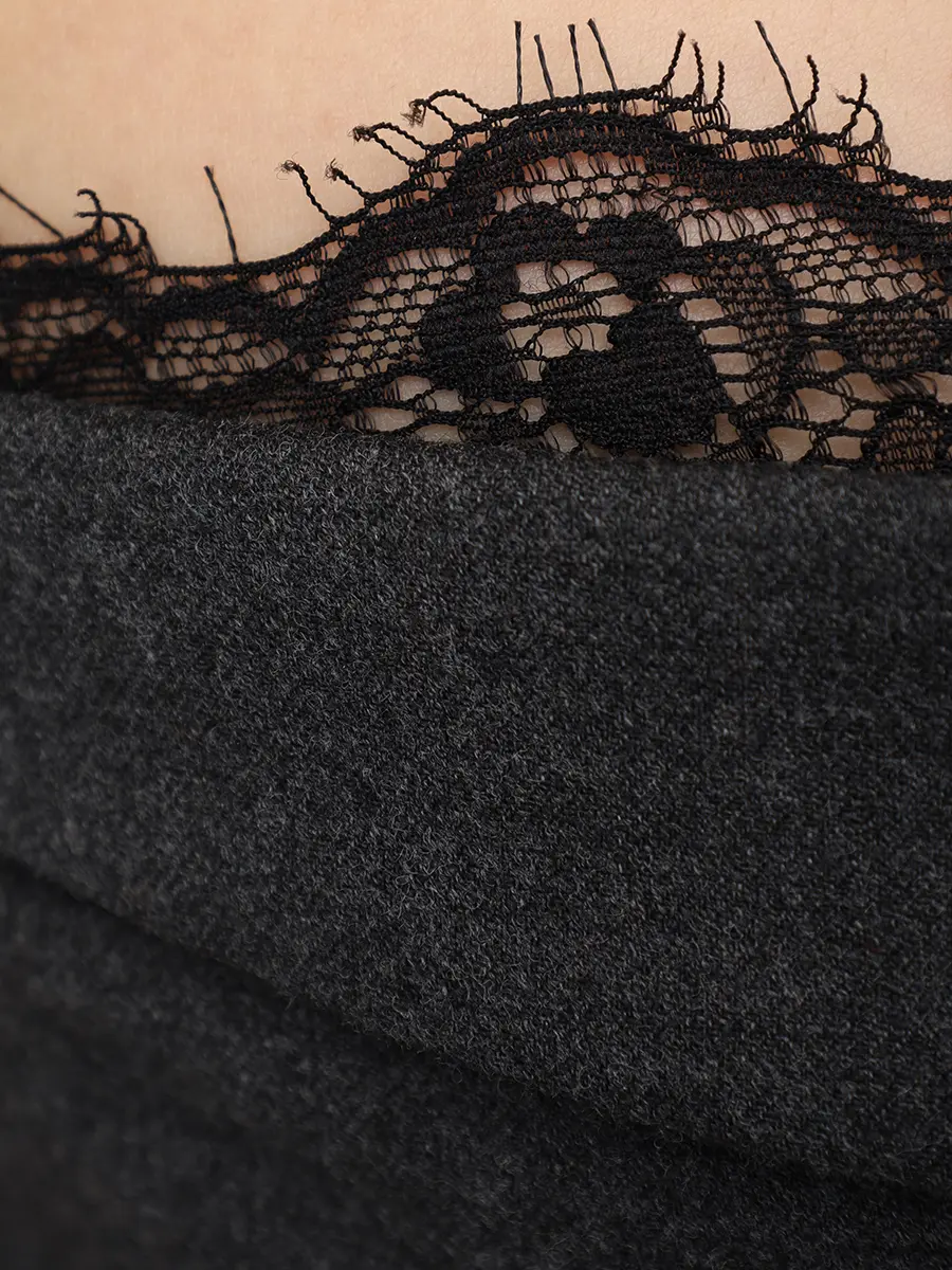 Корсет из шерсти с кружевом с баской