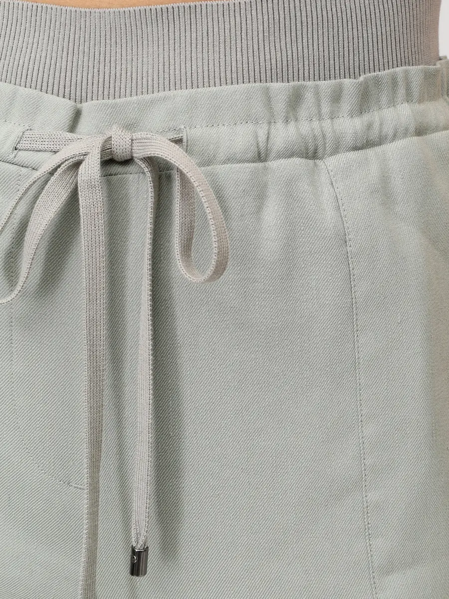 Костюм изо льна и вискозы