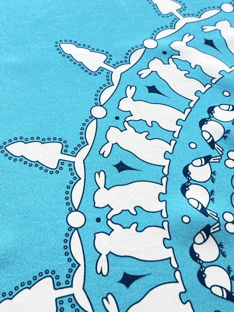 Платок шелковый Зима и зайцы