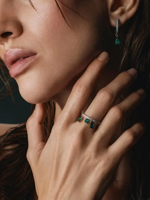 Кольцо с изумрудами и бриллиантами La féminité ALINA ISSA