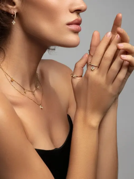 Колье из белого золота с бесцветными бриллиантами и изумрудом Le Rhombe ALINA ISSA