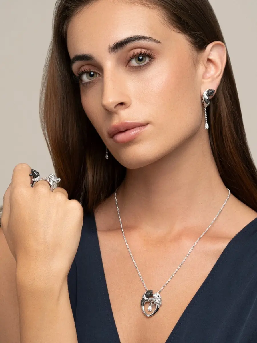 Колье из белого золота с бриллиантами