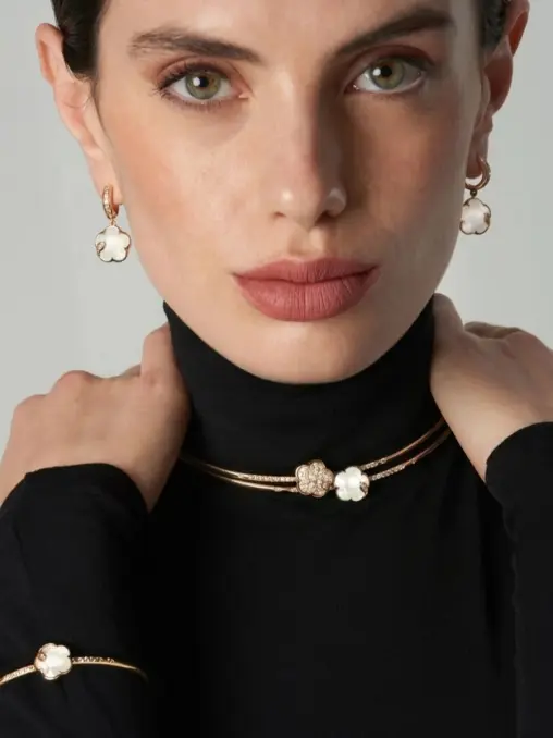 Колье золотое с бриллиантом и лунным камнем PASQUALE BRUNI