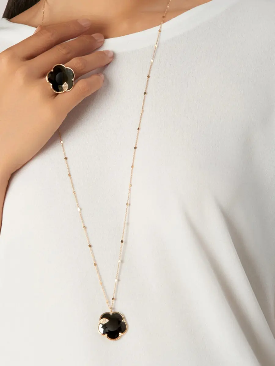 Колье золотое с бриллиантами и ониксом