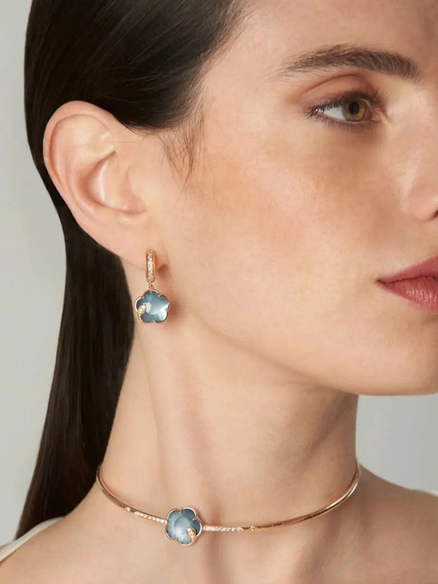 Серьги золотые с бриллиантами, ониксом и перламутром