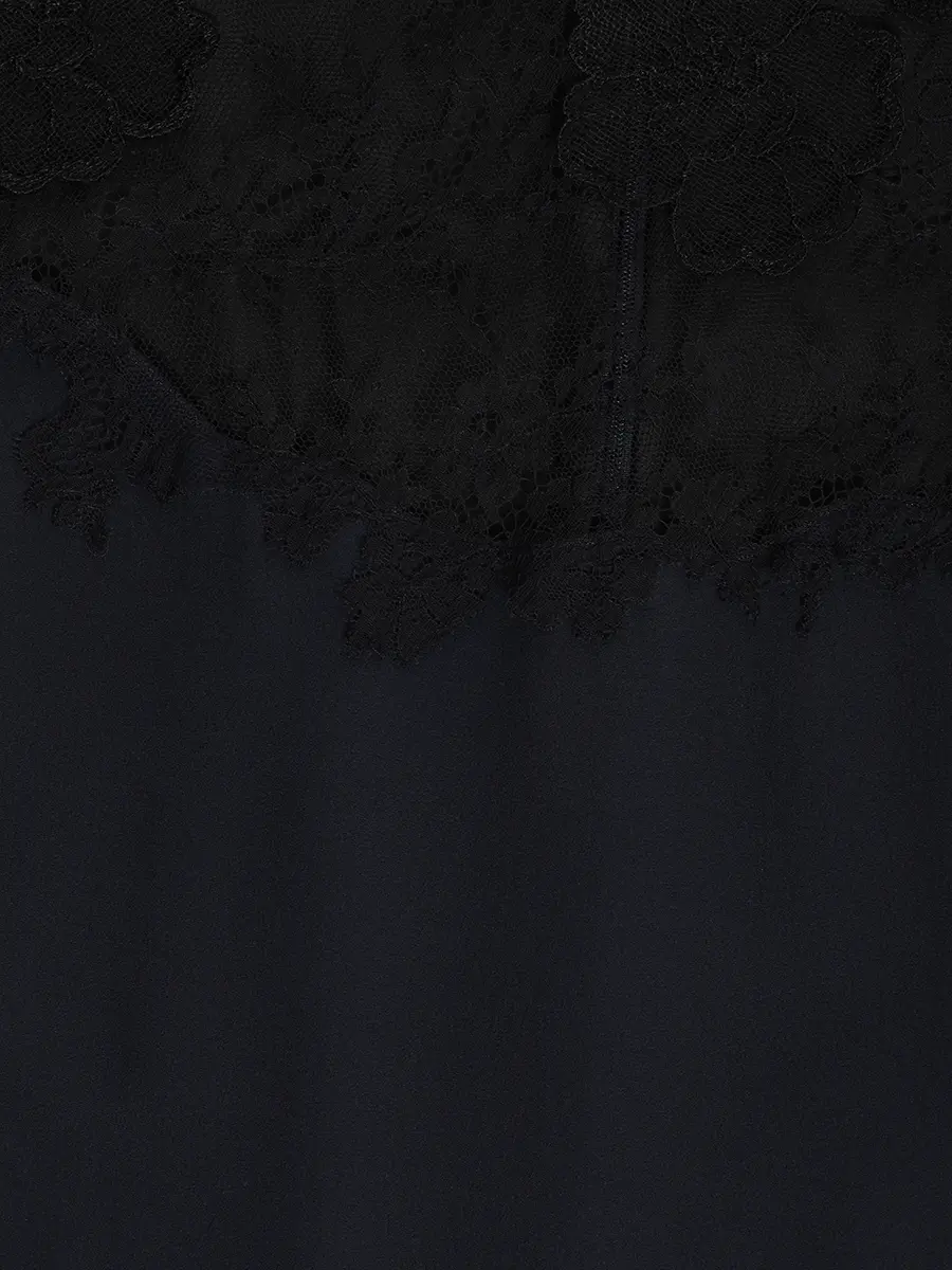 Платье с кружевом