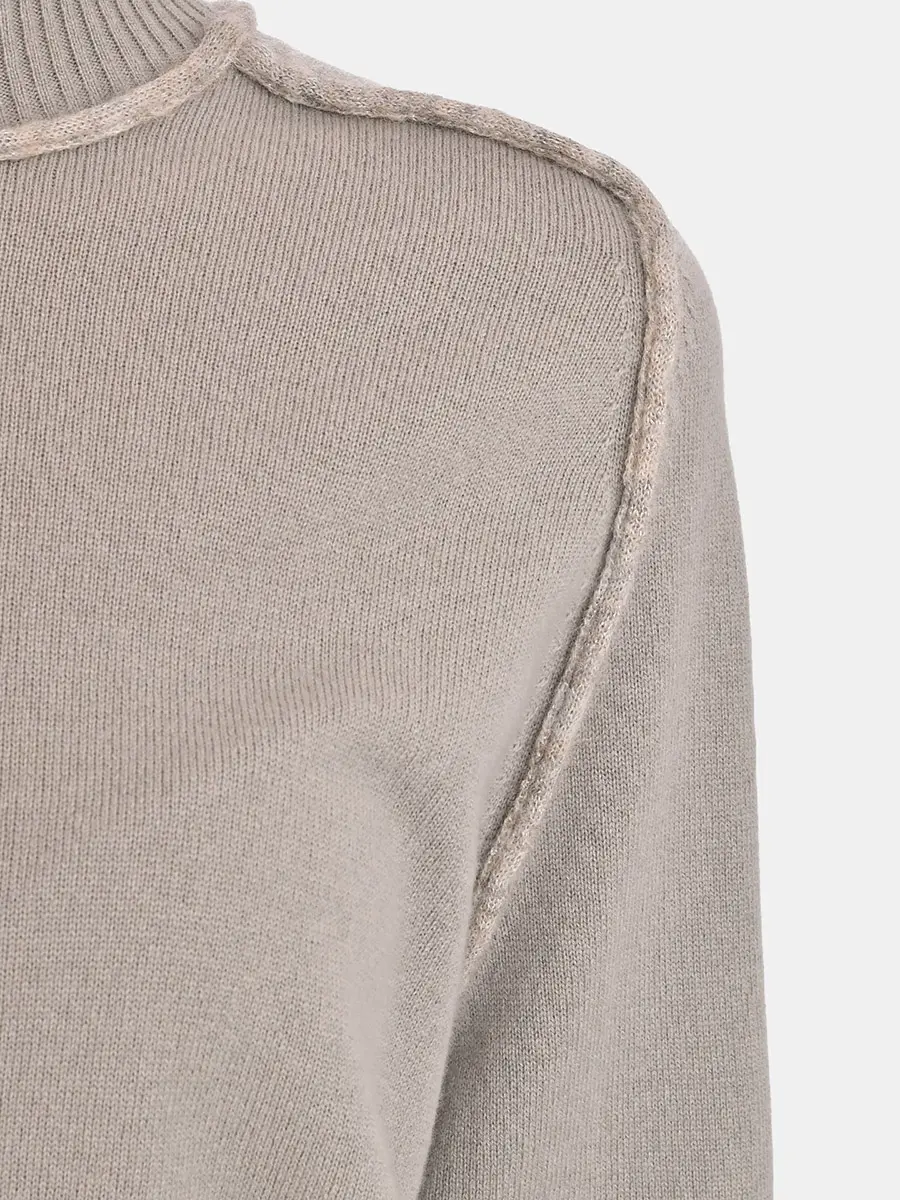 Свитер шерстяной