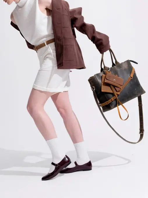 Сумка-тоут L нефрит-сандал кожаная ЗНАТЬ