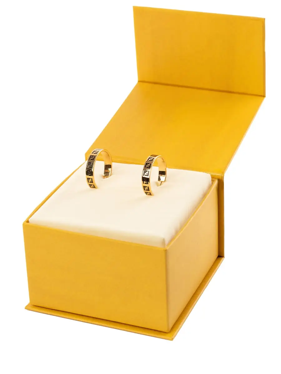 Серьги с декором логотипом