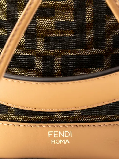 Сумка кожаная FENDI