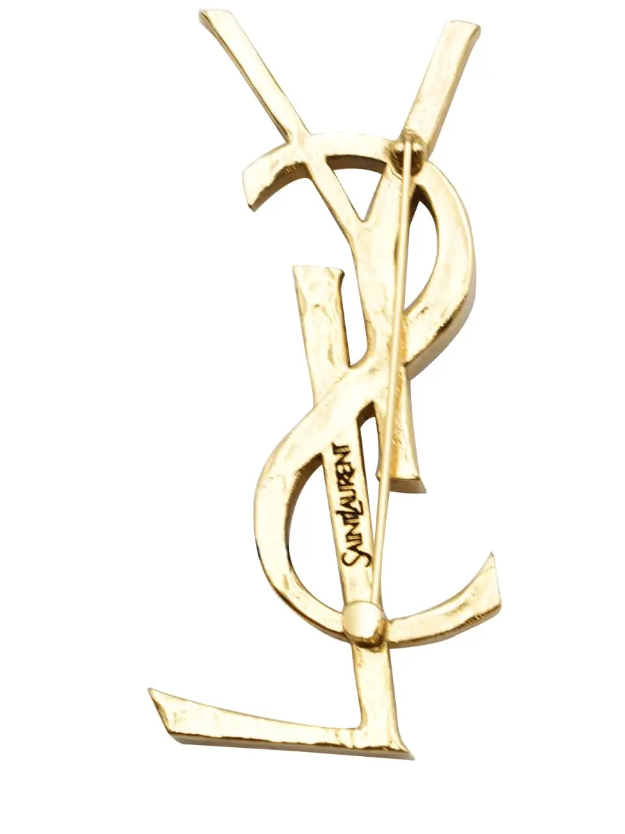 Брошь в виде логотипа