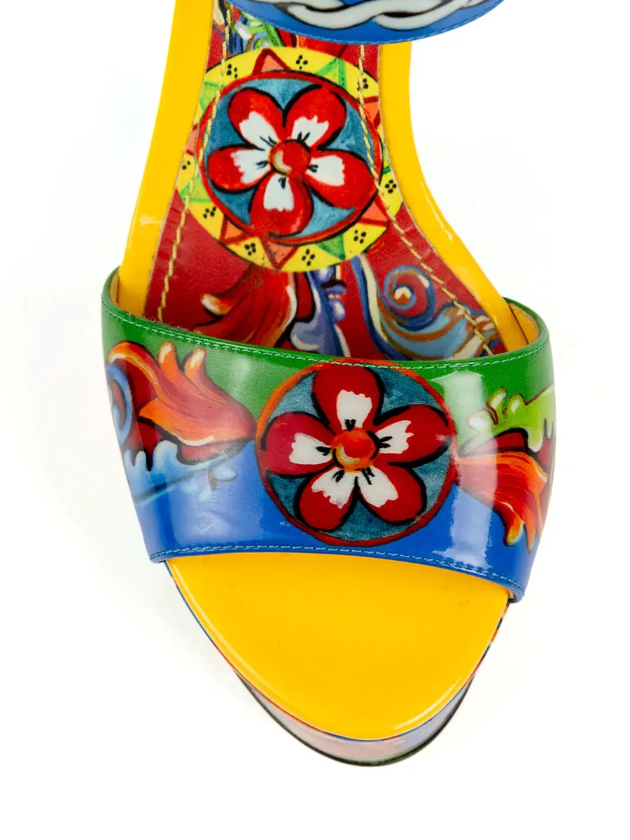 Босоножки кожаные