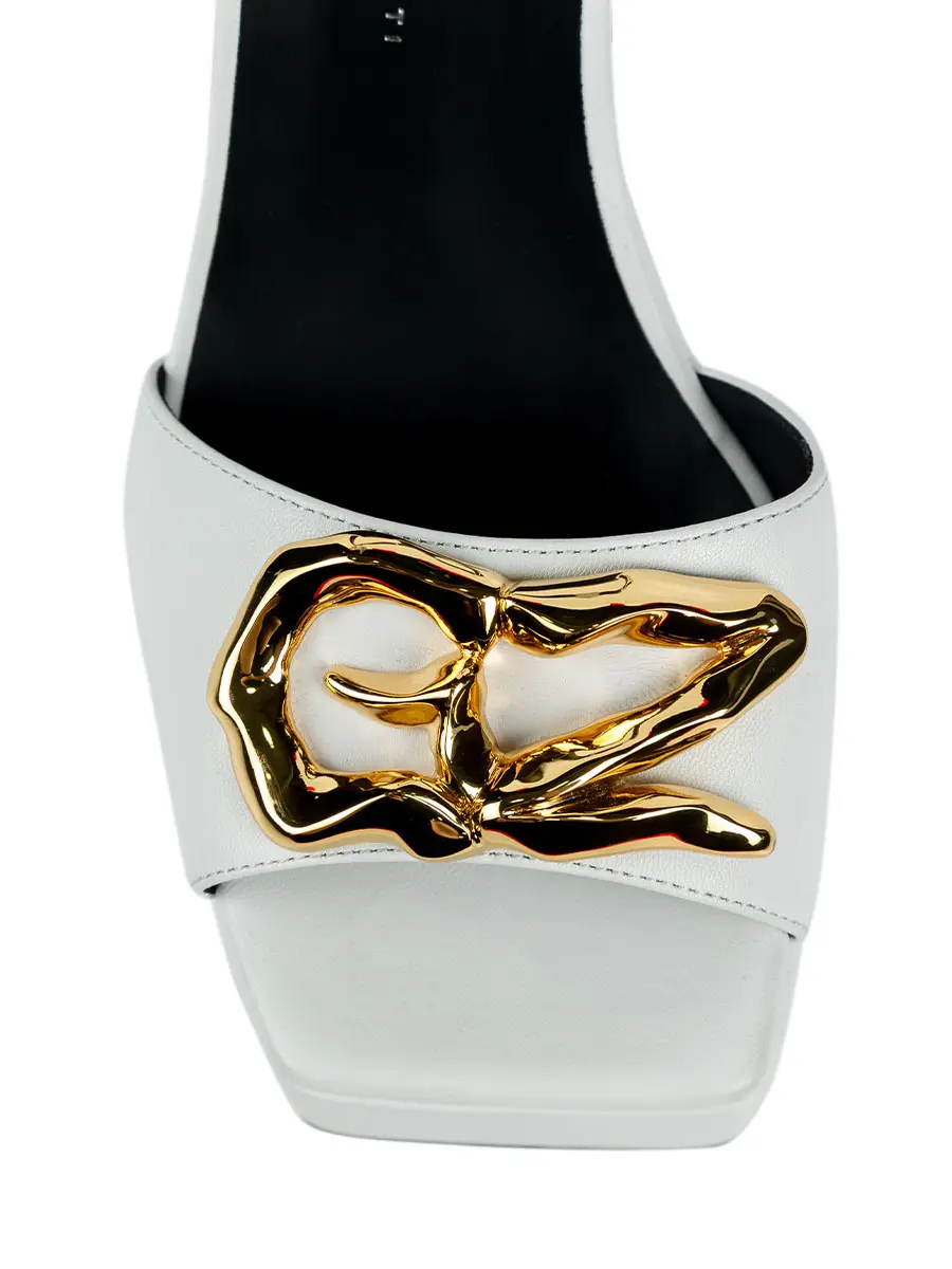 Босоножки кожаные