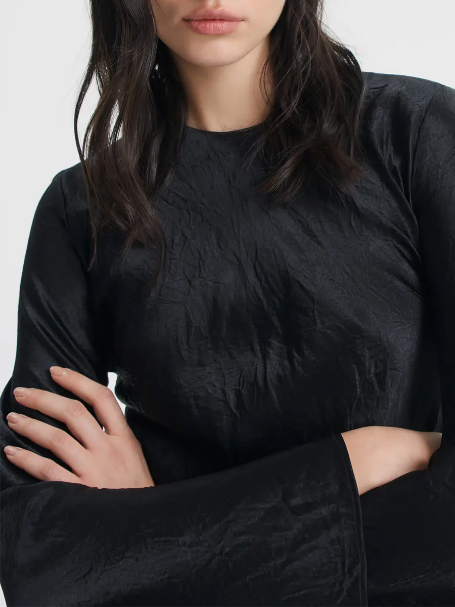 Платье из жатого атласа