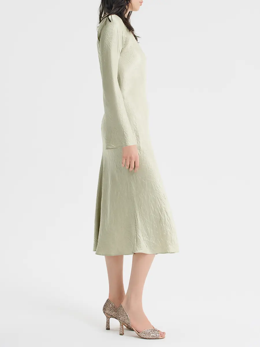 Платье из жатого атласа