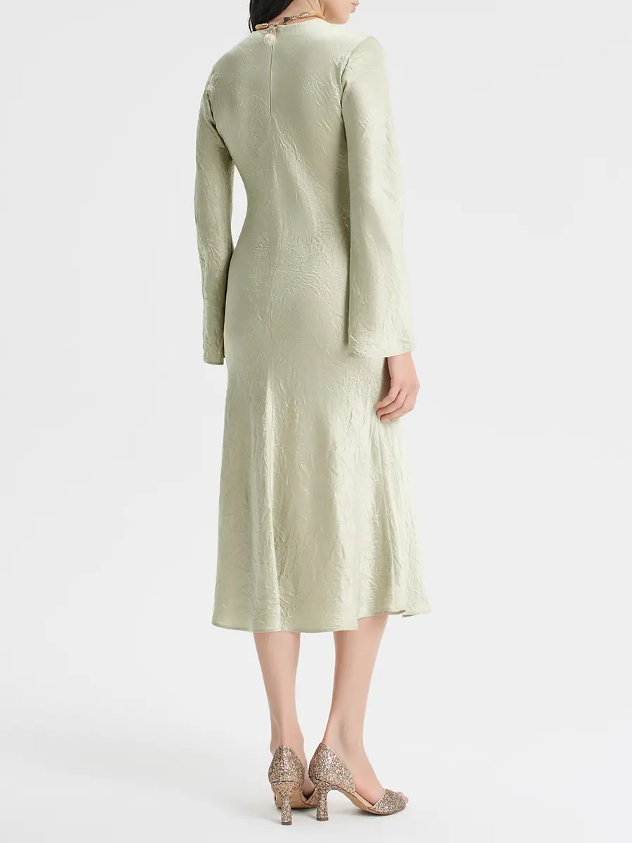 Платье из жатого атласа