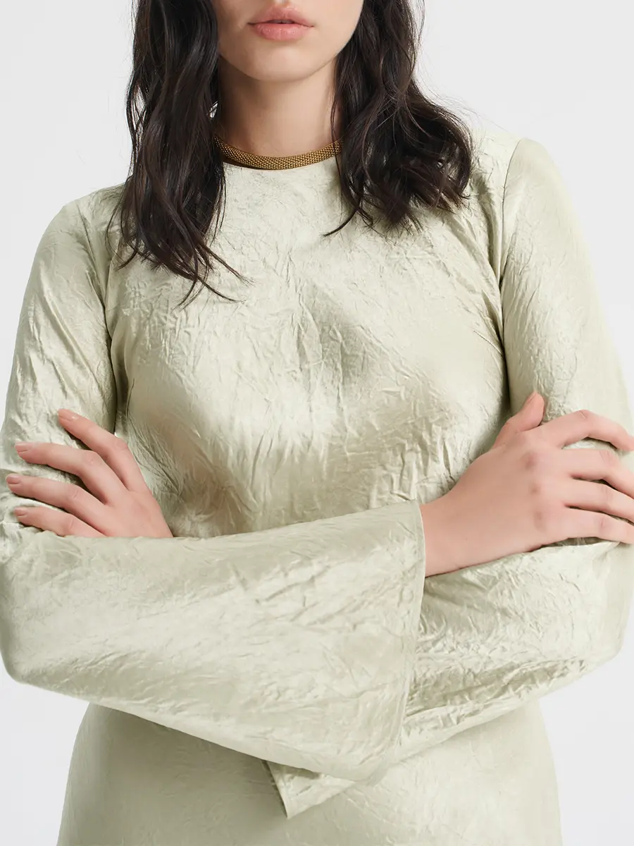 Платье из жатого атласа