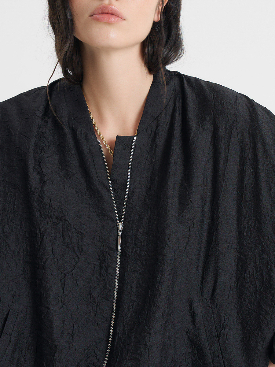 Бомбер из жатой вискозы