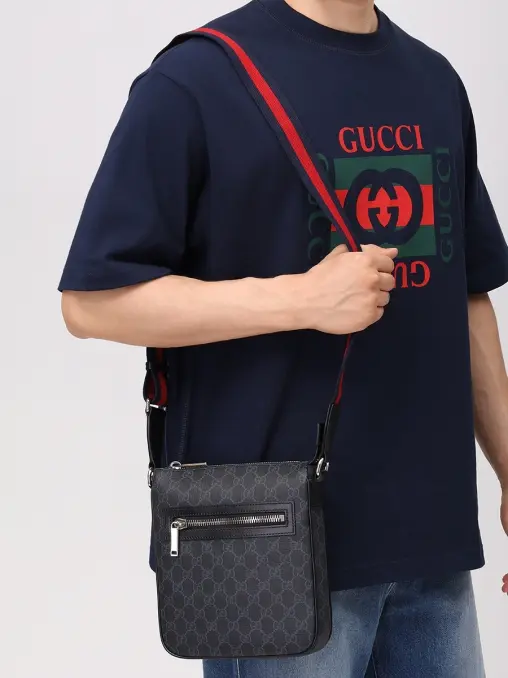 Сумка с узором GG Supreme GUCCI