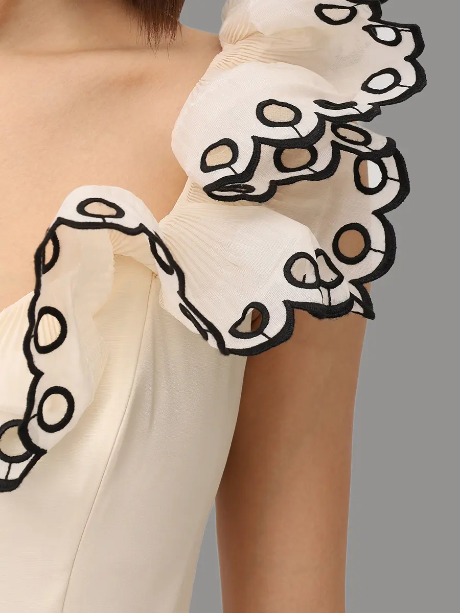 Платье с оборками