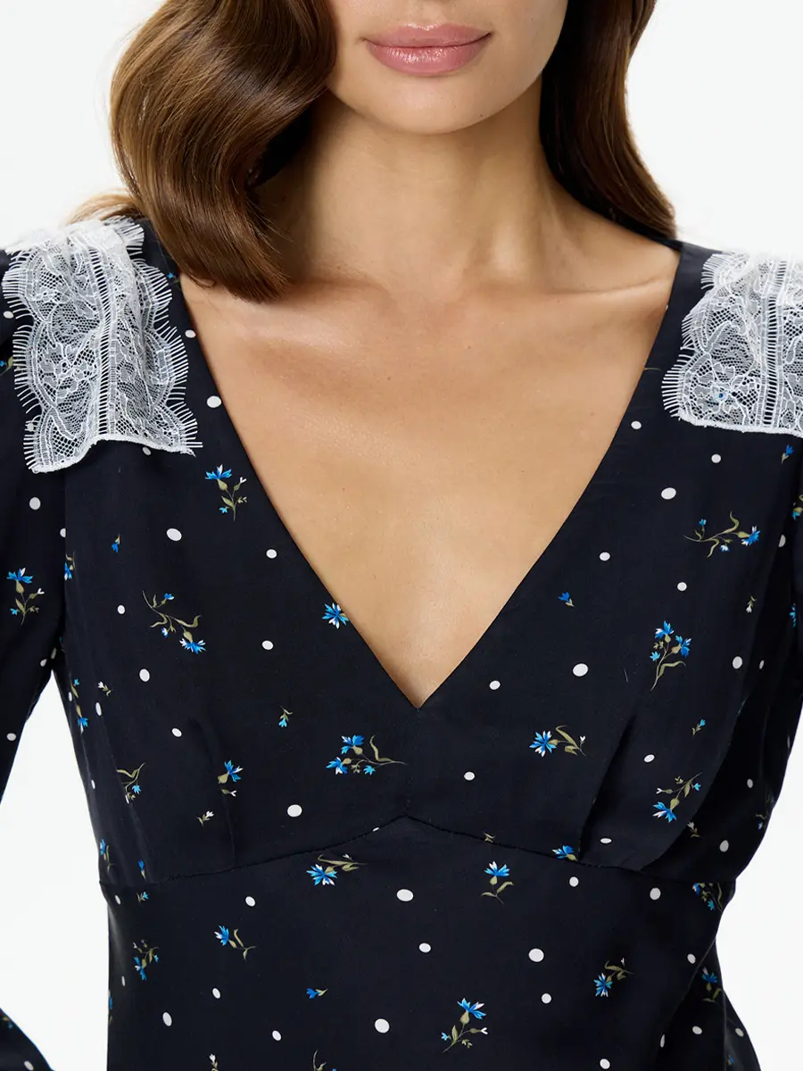 Платье с кружевом